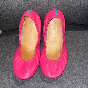 Tiek flats VGUC worn maybe 5 times size 10 fits 9/10 beautiful - Fuchsia